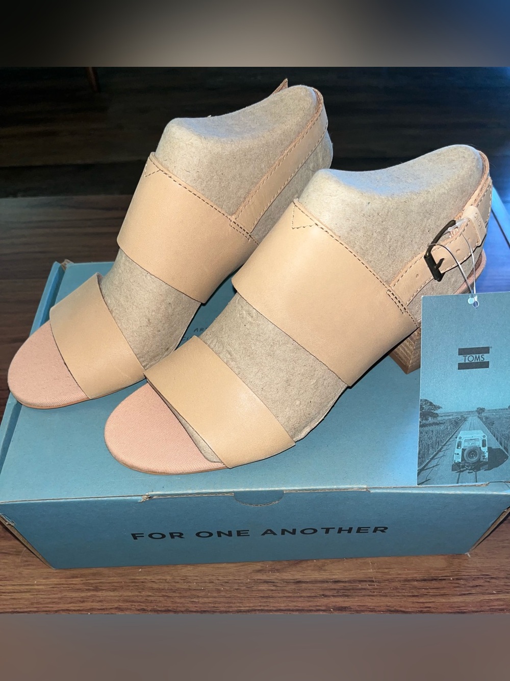 Tom’s “Poppy” Women’s Size 8.5 Two-Strap Open Toe with Block Heel Tan Sandal NIB